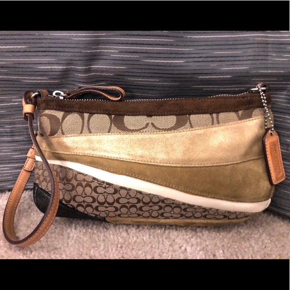 Coach patchwork logo wristlet/ clutch - Picture 2 of 5